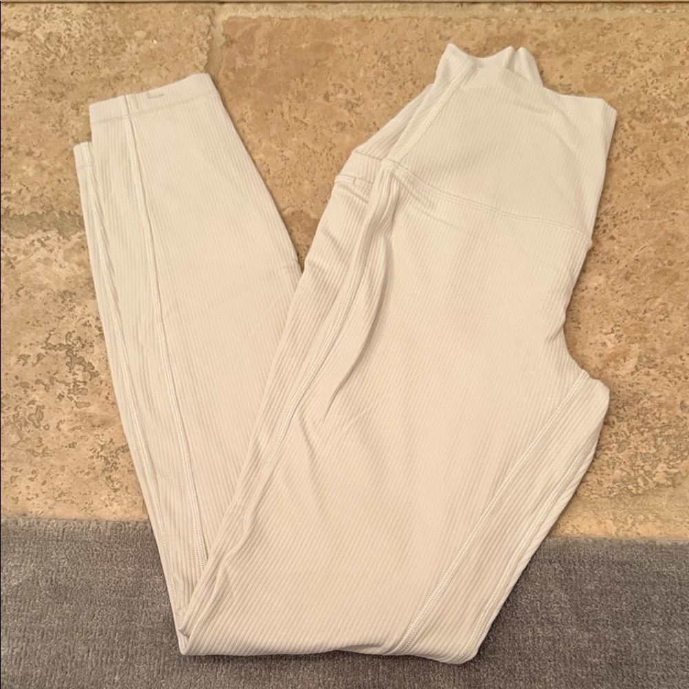 Lululemon Cream Ribbed High-Waisted Leggings Women’s Size 4 Shimmer Holiday